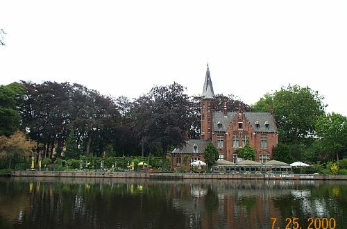 Brugge Resturant Reflecting In Canal